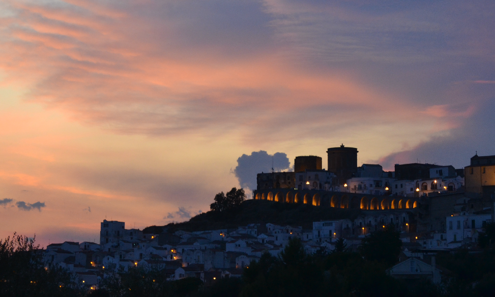 pisticci al tramonto www.immaginiaereediemanuelerondinone.it